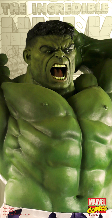 Hulk Classic giant statue